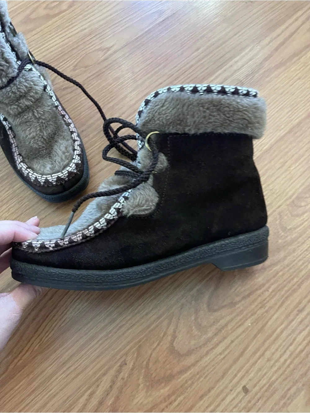 Vintage Women’s fur and wool snowland Winter Boots in Brown